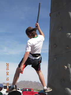 Gila Bend (E63) fly in - young guy climbing 'plastic pigs's nose' rocks