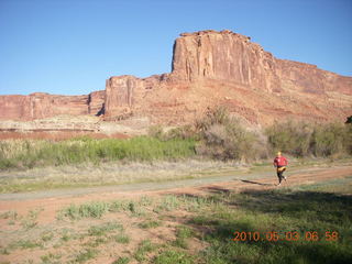 1193 773. Mineral Canyon airstrip run - Adam running
