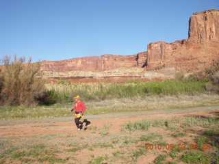1194 773. Mineral Canyon airstrip run - Adam running