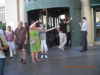 Las Vegas 'team building dinner' - people taking pictures