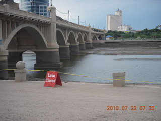 Tempe Town lake run without water - bridge