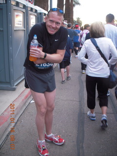 Jon shivering before P.F.Chang half-marathon