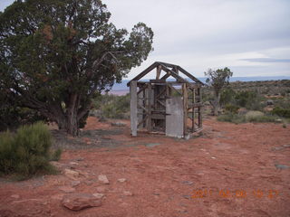 59 7j6. Nokai Dome airstrip run - decrepit structure