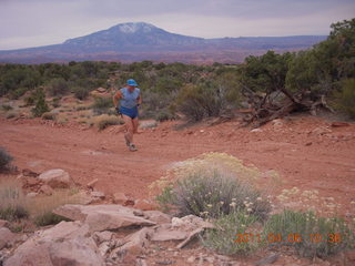 66 7j6. Nokai Dome airstrip run - Adam running (tripod)