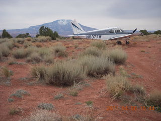 73 7j6. Nokai Dome airstrip run - N8377W