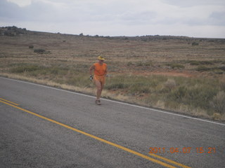 1434 7j7. Canyonlands road - Adam running