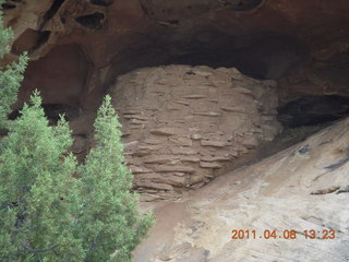 Canyonlands Needles - Roadside Ruin hike - ancient storehouse