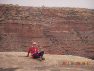 1442 7j8. Canyonlands Needles Slickrock hike - Adam (tripod)