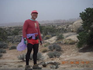 1445 7j8. Canyonlands Needles Slickrock hike - Adam