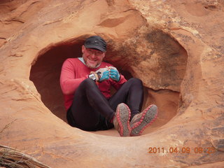 1450 7j9. Arches Devil's Garden hike - Adam in hole in rock