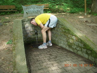 13 7kk. Neunkirchen run - Christoph drinking