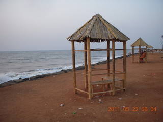 21 7kn. India - Puducherry (Pondicherry) run - Bay of Bengal beach