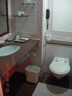 India - Bengaluru (Bangalore) - Chancery Hotel bathroom