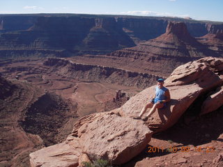 1647 7q9. Dead Horse Point hike - Adam (tripod)