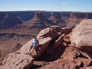1648 7q9. Dead Horse Point hike - Adam (tripod)