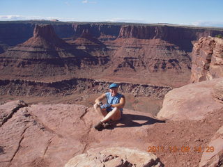 1649 7q9. Dead Horse Point hike - Adam (tripod)