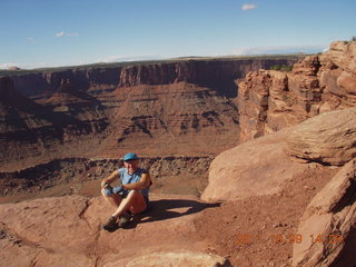 1650 7q9. Dead Horse Point hike - Adam (tripod)