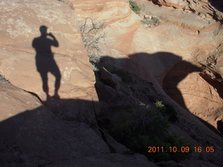 1654 7q9. Dead Horse Point hike - Adam's shadow