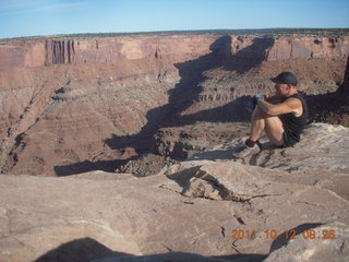 1715 7qc. Dead Horse Point hike - Rim View - Adam (tripod)
