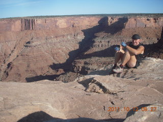1716 7qc. Dead Horse Point hike - Rim View - Adam (tripod)
