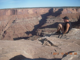 1718 7qc. Dead Horse Point hike - Rim View - Adam (tripod)