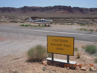 812 7ww. Hite run - N8377W and airport sign