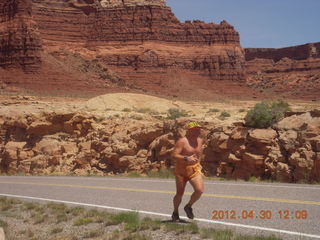 91 7ww. Hite run - Adam running (tripod)
