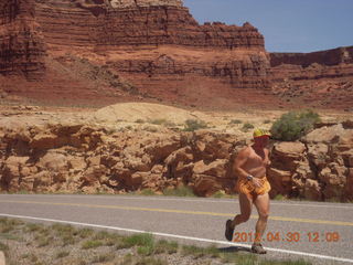 92 7ww. Hite run - Adam running (tripod)