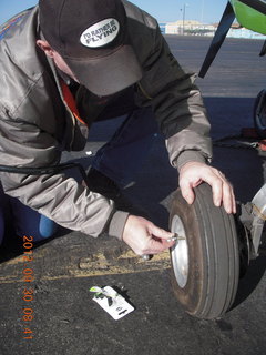 17 81w. fixing a valve for Larry S's flat tire at Gallup (GUP)