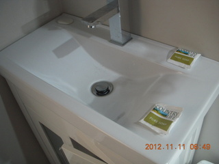 46 83b. Sydney Airport Hotel sink