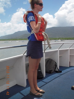 101 83c. Great Barrier Reef tour - safety demo