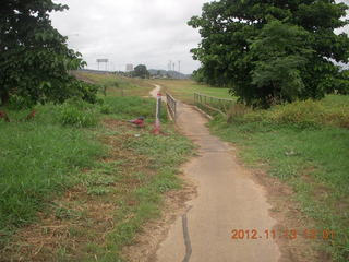 76 83d. Tjapukai Aboriginal Cultural Park - walking there