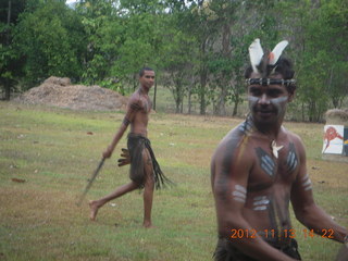 125 83d. Tjapukai Aboriginal Cultural Park - boomerang throwing
