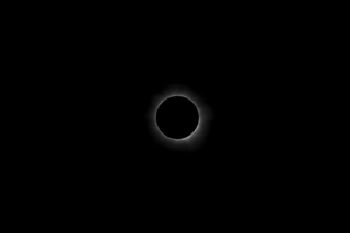 12 83e. total solar eclipse picture by Jeremy C