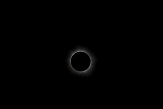 13 83e. total solar eclipse picture by Jeremy C