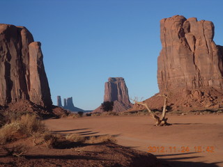 112 83q. Monument Valley tour