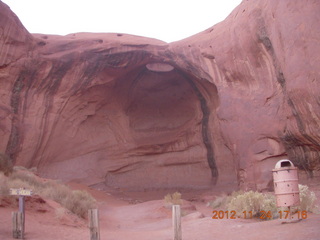 236 83q. Monument Valley tour - Hogan Arch