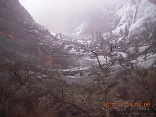 16 84q. Zion National Park - cloudy dawn drive