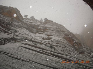 79 84q. Zion National Park - cloudy, foggy Observation Point hike - snow falling