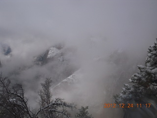 157 84q. Zion National Park - cloudy, foggy Observation Point hike