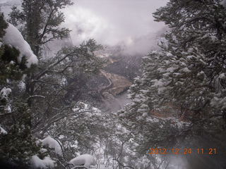 166 84q. Zion National Park - cloudy, foggy Observation Point hike