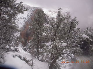 167 84q. Zion National Park - cloudy, foggy Observation Point hike