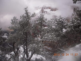 170 84q. Zion National Park - cloudy, foggy Observation Point hike