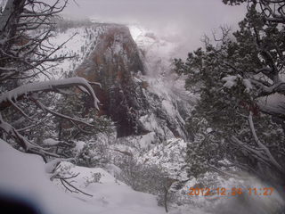 172 84q. Zion National Park - cloudy, foggy Observation Point hike