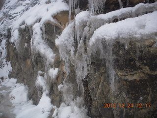 203 84q. Zion National Park - cloudy, foggy Observation Point hike - icicles