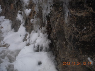 205 84q. Zion National Park - cloudy, foggy Observation Point hike - icicles