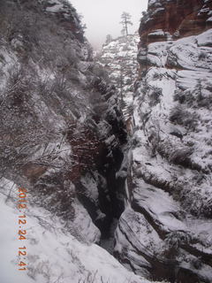 221 84q. Zion National Park - cloudy, foggy Observation Point hike - leaving Echo Canyon