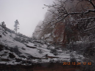 224 84q. Zion National Park - cloudy, foggy Observation Point hike