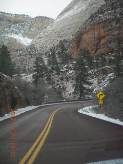 272 84q. Zion National Park - drive