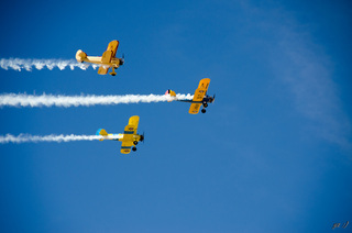 Yaseen's pictures - airplanes flying overhead at Cactus Fly-in